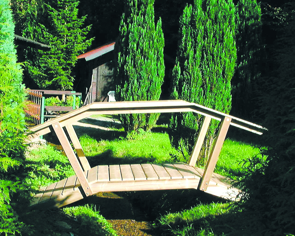 Teichbrücke Großefehn Kaminholzregale, Pflanzkästen, Pergola u.a