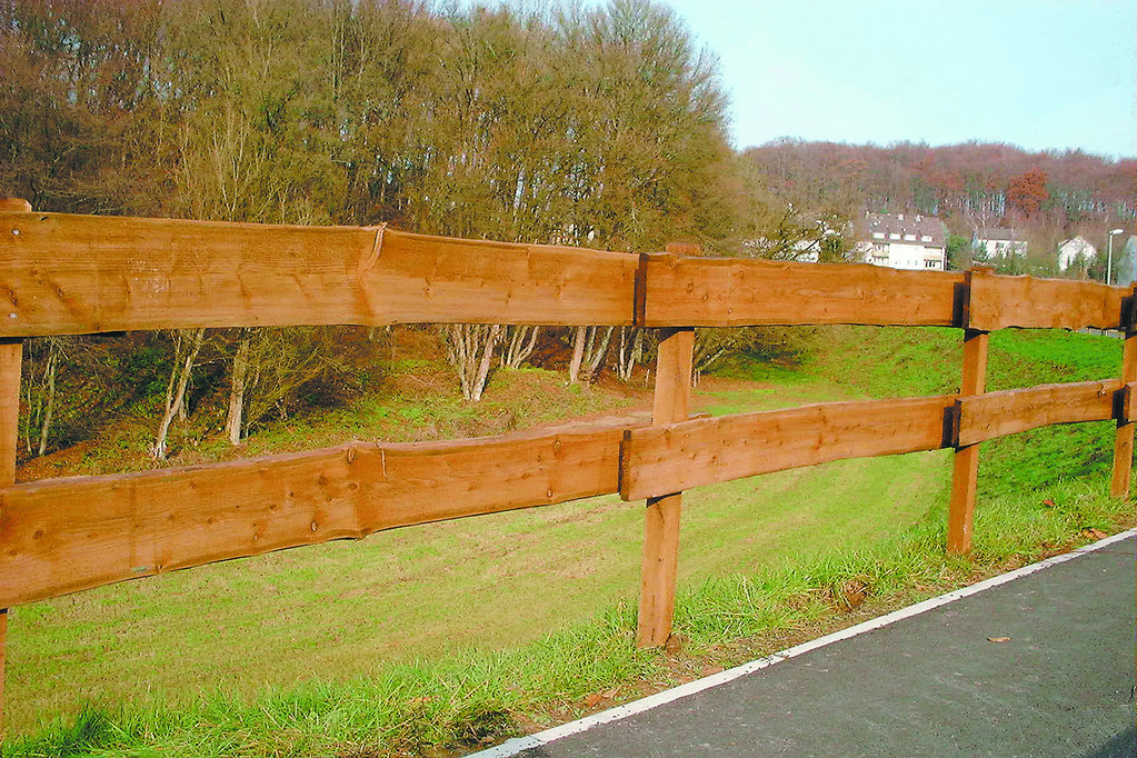 Baumbohlenzaun Lärche 3m Länge; 25/30cm Breite